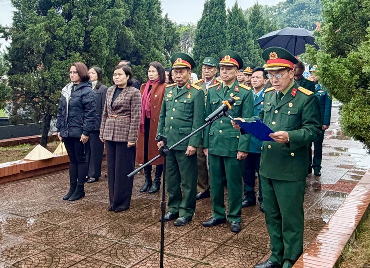 Lãnh đạo xã Nội Bài dâng hương tại Nghĩa trang Liệt sỹ nhân dịp Tết Nguyên đán Bính Ngọ 2026- Ảnh 10.