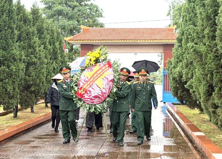 Lãnh đạo xã Nội Bài dâng hương tại Nghĩa trang Liệt sỹ nhân dịp Tết Nguyên đán Bính Ngọ 2026- Ảnh 13.