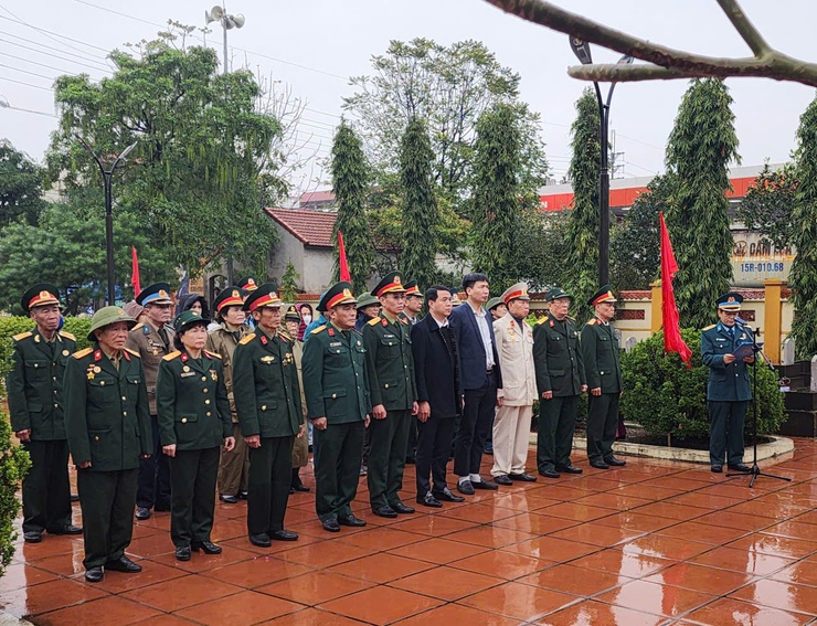 Lãnh đạo xã Nội Bài dâng hương tại Nghĩa trang Liệt sỹ nhân dịp Tết Nguyên đán Bính Ngọ 2026- Ảnh 12.