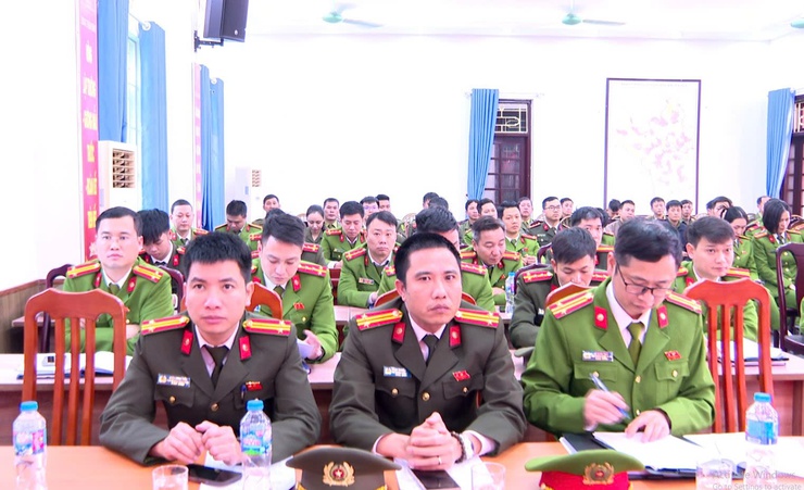 UBND xã Hát Môn tổ chức hội nghị khen thưởng các tập thể và cá nhân có thành tích xuất sắc trong công tác đảm bảo an ninh chính trị, trật tự an toàn xã hội trên địa bàn xã Hát Môn.- Ảnh 2.