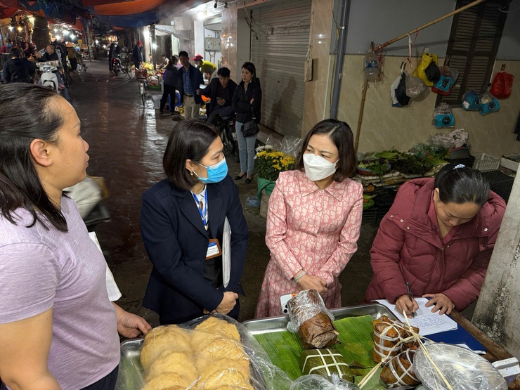 PHƯỜNG ĐÔNG NGẠC KIỂM TRA CÔNG TÁC ĐẢM BẢO AN TOÀN THỰC PHẨM DỊP TẾT NGUYÊN ĐÁN BÍNH NGỌ NĂM 2026- Ảnh 1.