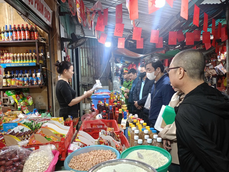 PHƯỜNG ĐÔNG NGẠC KIỂM TRA CÔNG TÁC ĐẢM BẢO AN TOÀN THỰC PHẨM DỊP TẾT NGUYÊN ĐÁN BÍNH NGỌ NĂM 2026- Ảnh 2.