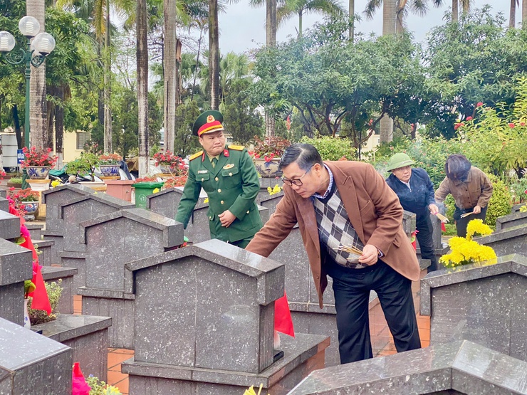 Phường Từ Liêm tổ chức đoàn đại biểu dâng hương nhân dịp Tết Nguyên đán- Ảnh 3.