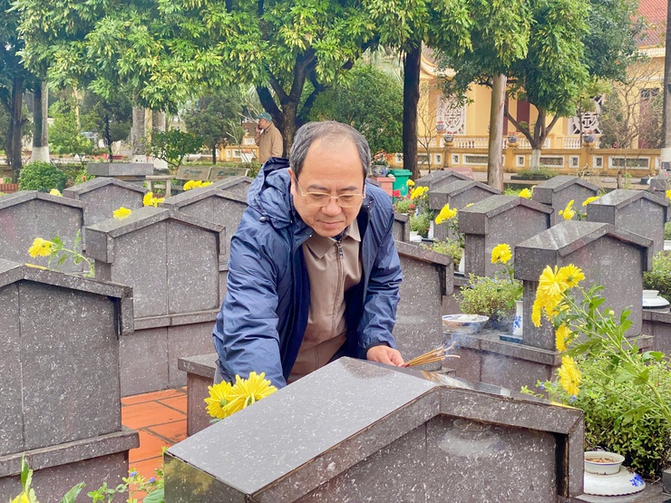 Phường Từ Liêm tổ chức đoàn đại biểu dâng hương nhân dịp Tết Nguyên đán- Ảnh 5.