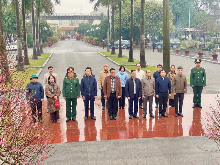 Phường Từ Liêm tổ chức đoàn đại biểu dâng hương nhân dịp Tết Nguyên đán- Ảnh 2.