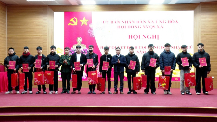 ỨNG HOÀ TRAO QUYẾT ĐỊNH GỌI CÔNG DÂN NHẬP NGŨ NĂM 2026.- Ảnh 5.