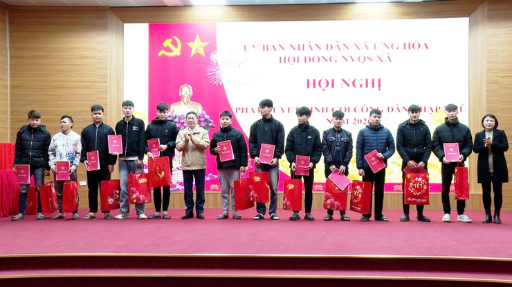 ỨNG HOÀ TRAO QUYẾT ĐỊNH GỌI CÔNG DÂN NHẬP NGŨ NĂM 2026.- Ảnh 3.