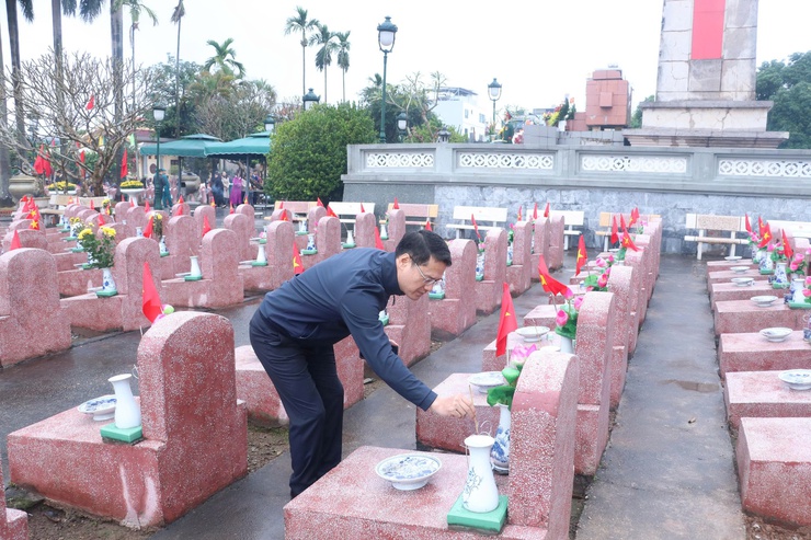 Lãnh đạo Phù Đổng viếng nghĩa trang nhân dịp Bính Ngọ 2026- Ảnh 6.