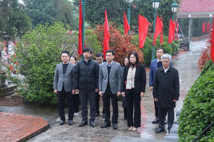 Lãnh đạo Phù Đổng viếng nghĩa trang nhân dịp Bính Ngọ 2026- Ảnh 3.