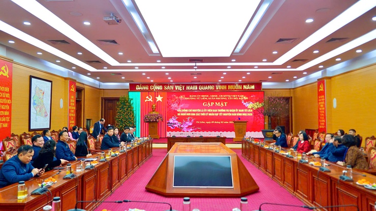 Các phường Từ Liêm, Xuân Phương, Đại Mỗ, Tây Mỗ gặp mặt nguyên lãnh đạo chủ chốt quận Nam Từ Liêm (cũ) qua các thời kỳ nhân dịp đầu xuân 2026- Ảnh 1.