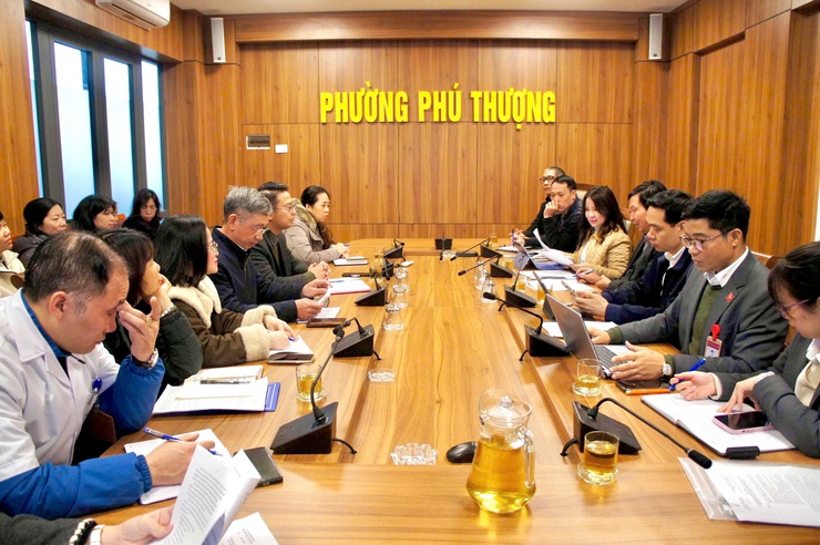 Phường Phú Thượng đã tổ chức buổi làm việc với Sở Y tế thành phố Hà Nội và Bệnh viện Đa khoa Xanh Pôn về việc triển khai thí điểm xây dựng mô hình phòng khám đa khoa Xanh Pôn – Phú Thượng- Ảnh 1.