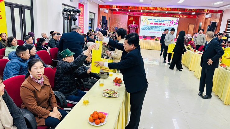 Phường Định Công tổ chức gặp mặt nguyên lãnh đạo và cán bộ chủ chốt Xuân Bính Ngọ 2026: Tri ân, đoàn kết và phát triển- Ảnh 9.