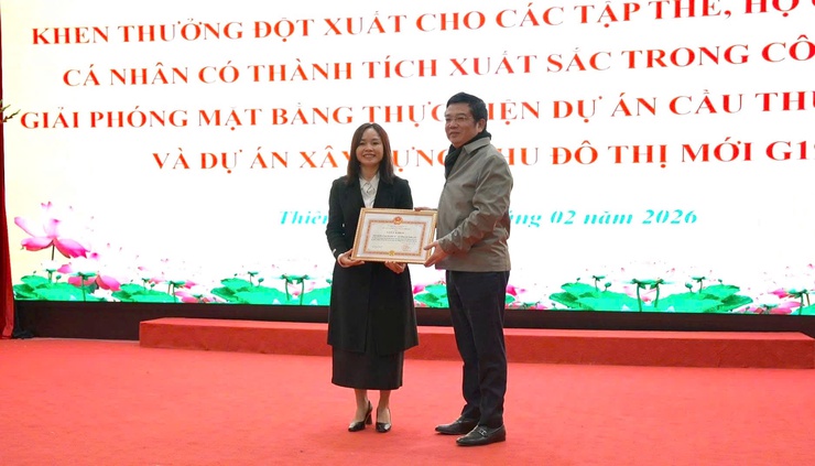 Xã Thiên Lộc tổ chức Hội nghị khen thưởng đối với các tập thể, cá nhân, hộ gia đình có thành tích xuất sắc trong công tác giải phóng mặt bằng dự án Cầu Thượng Cát và dự án Khu đô thị mới G19- Ảnh 7.