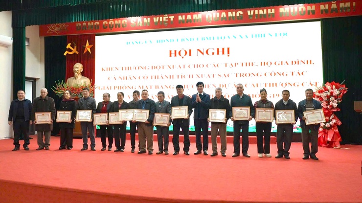 Xã Thiên Lộc tổ chức Hội nghị khen thưởng đối với các tập thể, cá nhân, hộ gia đình có thành tích xuất sắc trong công tác giải phóng mặt bằng dự án Cầu Thượng Cát và dự án Khu đô thị mới G19- Ảnh 10.