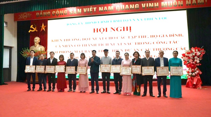 Xã Thiên Lộc tổ chức Hội nghị khen thưởng đối với các tập thể, cá nhân, hộ gia đình có thành tích xuất sắc trong công tác giải phóng mặt bằng dự án Cầu Thượng Cát và dự án Khu đô thị mới G19- Ảnh 8.