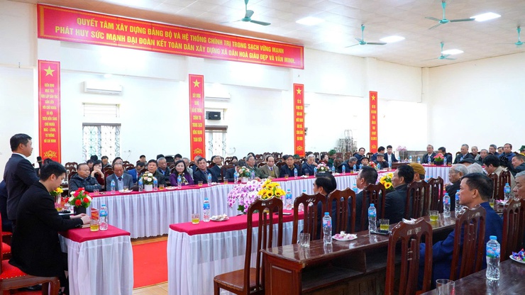 XÃ DÂN HÒA GẶP MẶT CÁC ĐỒNG CHÍ CÁN BỘ NGUYÊN LÀ QUA CÁC THỜI KỲ
- Ảnh 9.