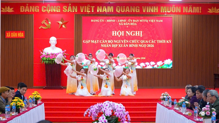 XÃ DÂN HÒA GẶP MẶT CÁC ĐỒNG CHÍ CÁN BỘ NGUYÊN LÀ QUA CÁC THỜI KỲ
- Ảnh 14.