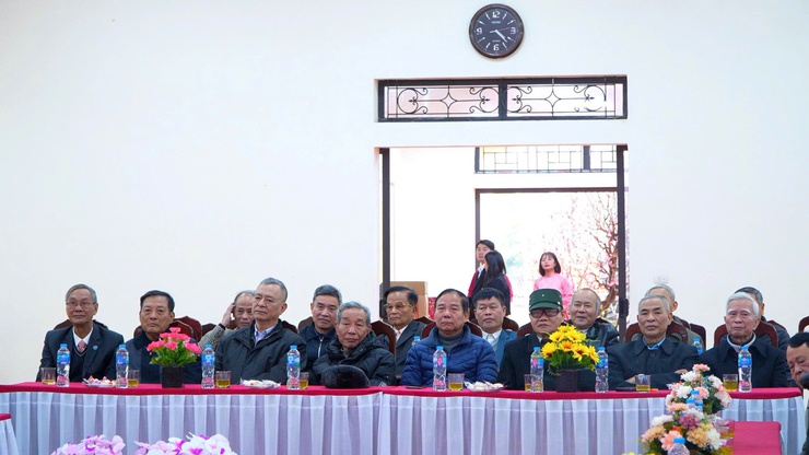 XÃ DÂN HÒA GẶP MẶT CÁC ĐỒNG CHÍ CÁN BỘ NGUYÊN LÀ QUA CÁC THỜI KỲ
- Ảnh 7.