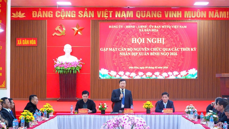 XÃ DÂN HÒA GẶP MẶT CÁC ĐỒNG CHÍ CÁN BỘ NGUYÊN LÀ QUA CÁC THỜI KỲ
- Ảnh 6.