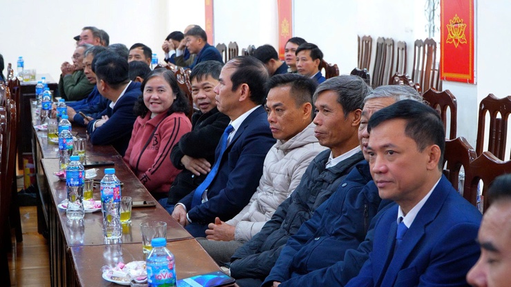 XÃ DÂN HÒA GẶP MẶT CÁC ĐỒNG CHÍ CÁN BỘ NGUYÊN LÀ QUA CÁC THỜI KỲ
- Ảnh 4.