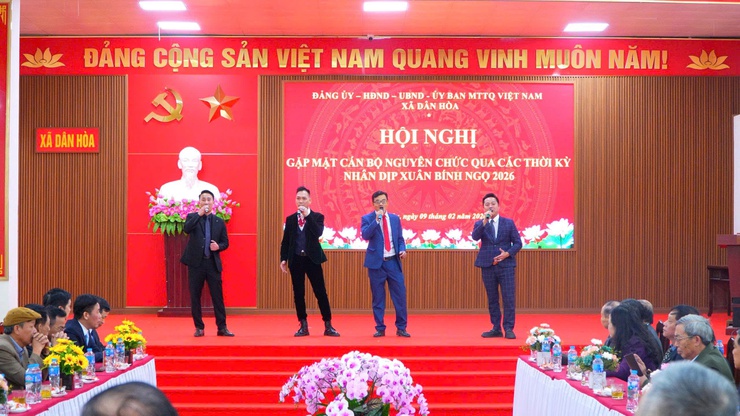 XÃ DÂN HÒA GẶP MẶT CÁC ĐỒNG CHÍ CÁN BỘ NGUYÊN LÀ QUA CÁC THỜI KỲ
- Ảnh 12.