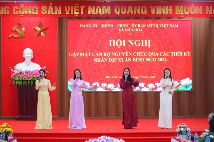 XÃ DÂN HÒA GẶP MẶT CÁC ĐỒNG CHÍ CÁN BỘ NGUYÊN LÀ QUA CÁC THỜI KỲ
- Ảnh 13.