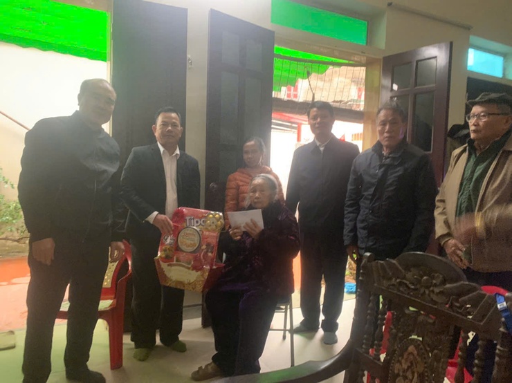 XÃ DÂN HÒA THĂM HỎI, TẶNG QUÀ NGƯỜI CÓ CÔNG VÀ CÁC CỤ CAO TUỔI NHÂN DỊP TẾT NGUYÊN ĐÁN BÍNH NGỌ 2026- Ảnh 4.