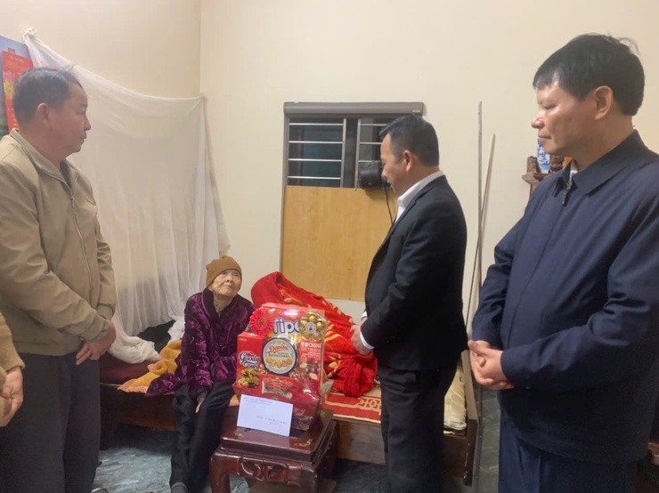 XÃ DÂN HÒA THĂM HỎI, TẶNG QUÀ NGƯỜI CÓ CÔNG VÀ CÁC CỤ CAO TUỔI NHÂN DỊP TẾT NGUYÊN ĐÁN BÍNH NGỌ 2026- Ảnh 7.