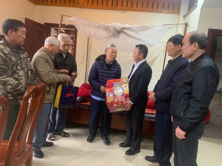 XÃ DÂN HÒA THĂM HỎI, TẶNG QUÀ NGƯỜI CÓ CÔNG VÀ CÁC CỤ CAO TUỔI NHÂN DỊP TẾT NGUYÊN ĐÁN BÍNH NGỌ 2026- Ảnh 6.