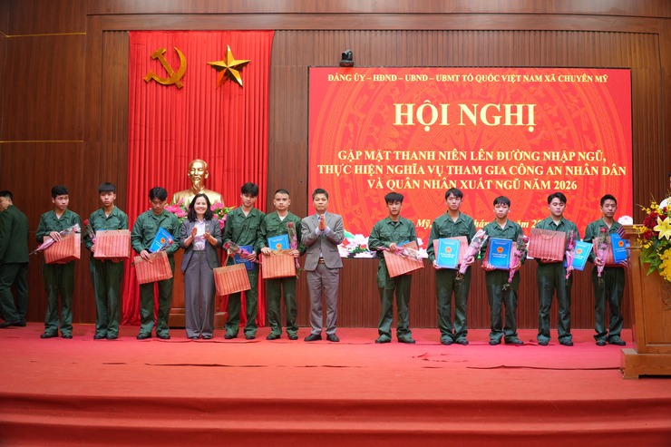 Chuyên Mỹ: gặp mặt thanh niên trước ngày lên đường nhập ngũ- Ảnh 8.