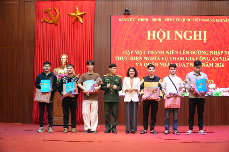 Chuyên Mỹ: gặp mặt thanh niên trước ngày lên đường nhập ngũ- Ảnh 9.