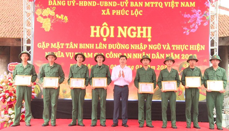 UBND xã Phúc Lộc tổ chức Hội nghị gặp mặt tân binh lên đường nhập ngũ và thực hiện nghĩa vụ tham gia Công an nhân dân năm 2026- Ảnh 8.