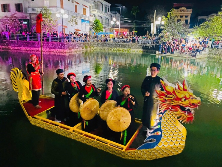 THÔN 5 HƯƠNG NGẢI, XÃ TÂY PHƯƠNG TỔ CHỨC ĐÊM VĂN NGHỆ MỪNG ĐẢNG, MỪNG XUÂN; ĐỘNG VIÊN TÂN BINH LÊN ĐƯỜNG NHẬP NGŨ- Ảnh 2.