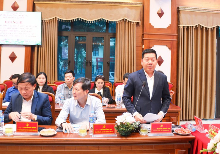 Phó Chủ tịch Thường trực UBND thành phố Hà Nội Dương Đức Tuấn kiểm tra công tác chuẩn bị bầu cử tại xã Quốc Oai- Ảnh 12.