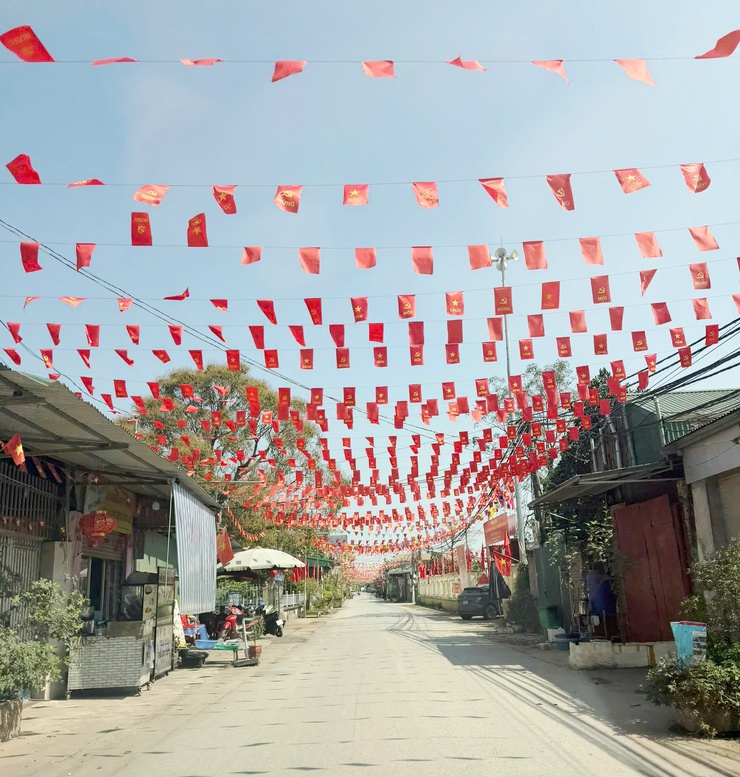 Đồng chí Bí thư Đảng uỷ Nguyễn Trường Sơn kiểm tra công tác chuẩn bị bầu cử tại các khu vực bỏ phiếu- Ảnh 12.