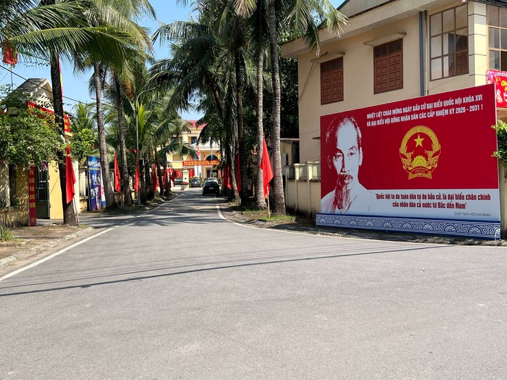 Dương Hoà đa dạng hình thức tuyên truyền, cổ động trực quan về bầu cử - Ảnh 2.