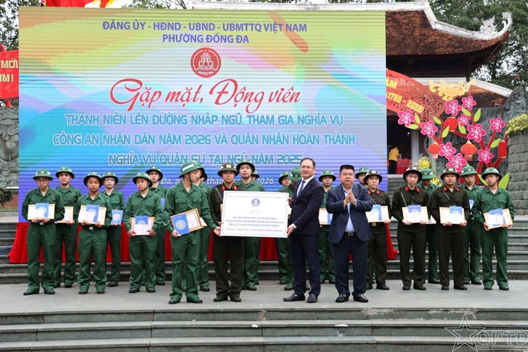 Tuổi trẻ phường Đống Đa hăng hái lên đường làm nhiệm vụ bảo vệ Tổ quốc- Ảnh 7.