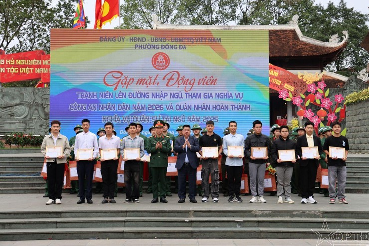 Tuổi trẻ phường Đống Đa hăng hái lên đường làm nhiệm vụ bảo vệ Tổ quốc- Ảnh 5.