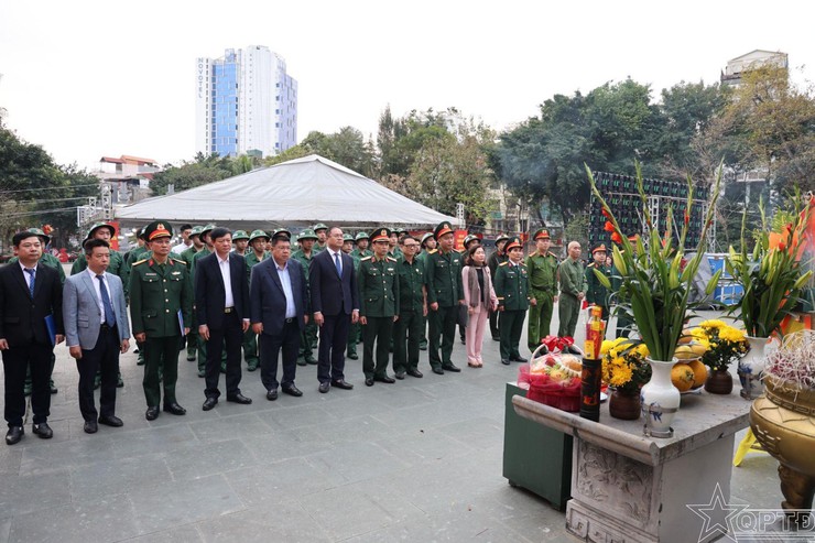 Tuổi trẻ phường Đống Đa hăng hái lên đường làm nhiệm vụ bảo vệ Tổ quốc- Ảnh 4.