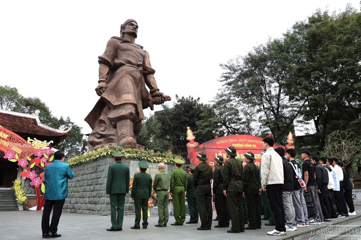 Tuổi trẻ phường Đống Đa hăng hái lên đường làm nhiệm vụ bảo vệ Tổ quốc- Ảnh 3.