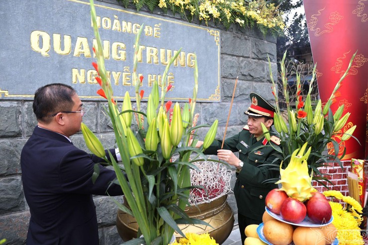 Tuổi trẻ phường Đống Đa hăng hái lên đường làm nhiệm vụ bảo vệ Tổ quốc- Ảnh 2.