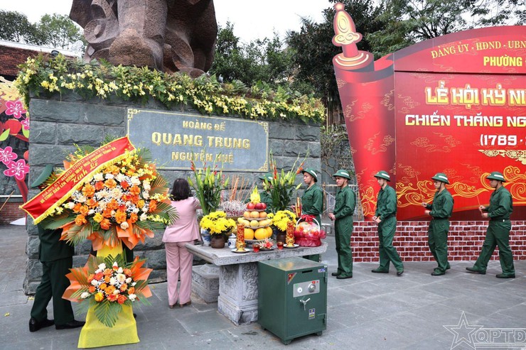 Tuổi trẻ phường Đống Đa hăng hái lên đường làm nhiệm vụ bảo vệ Tổ quốc- Ảnh 1.