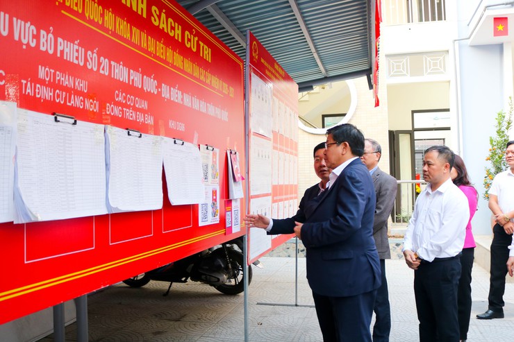 Phó Chủ tịch Thường trực UBND thành phố Hà Nội Dương Đức Tuấn kiểm tra công tác chuẩn bị bầu cử tại xã Quốc Oai- Ảnh 5.