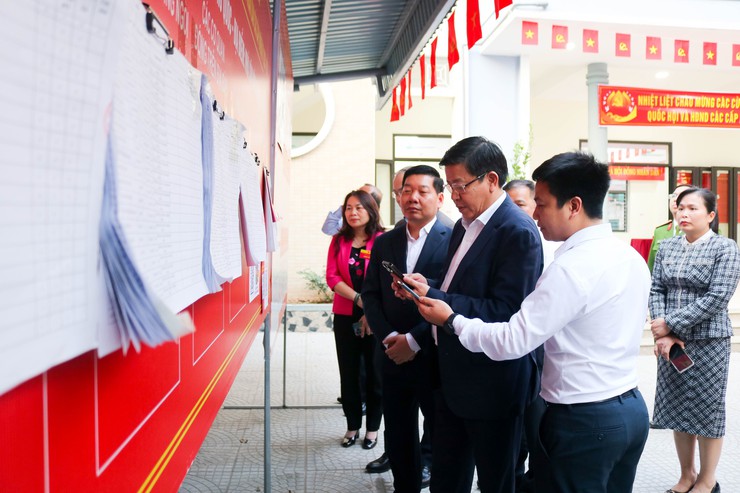 Phó Chủ tịch Thường trực UBND thành phố Hà Nội Dương Đức Tuấn kiểm tra công tác chuẩn bị bầu cử tại xã Quốc Oai- Ảnh 6.