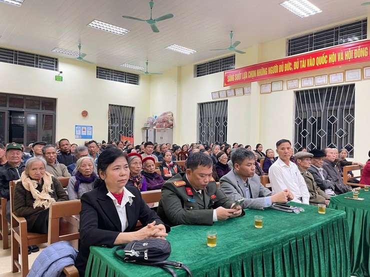 HỘI NGHỊ TIẾP XÚC CỬ TRI ĐƠN VỊ BẦU CỬ SỐ 6 TẠI THÔN TÂN TIẾN- Ảnh 2.