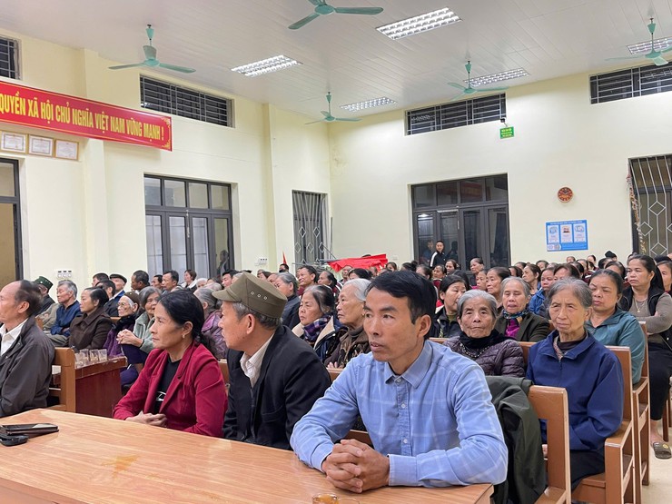 HỘI NGHỊ TIẾP XÚC CỬ TRI ĐƠN VỊ BẦU CỬ SỐ 6 TẠI THÔN TÂN TIẾN- Ảnh 3.