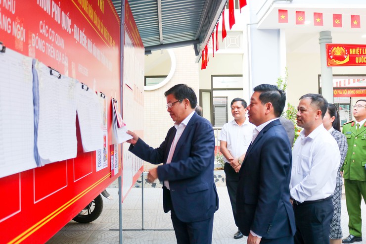 Phó Chủ tịch Thường trực UBND thành phố Hà Nội Dương Đức Tuấn kiểm tra công tác chuẩn bị bầu cử tại xã Quốc Oai- Ảnh 8.