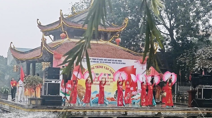 Chương trình đồng diễn dân vũ và văn nghệ chào mừng Ngày Quốc tế Phụ nữ 8/3, kỷ niệm 116 năm Ngày Quốc tế Phụ nữ- Ảnh 4.