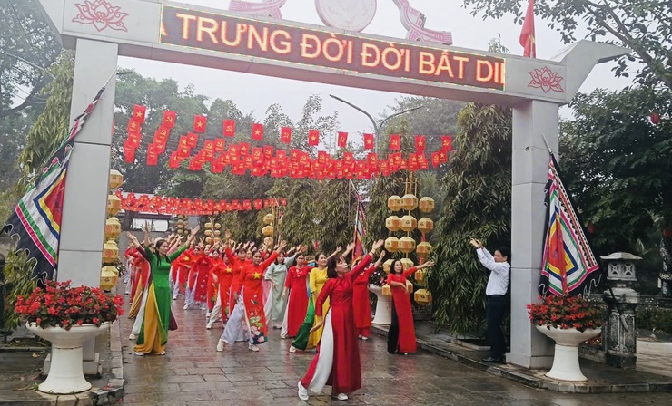 Chương trình đồng diễn dân vũ và văn nghệ chào mừng Ngày Quốc tế Phụ nữ 8/3, kỷ niệm 116 năm Ngày Quốc tế Phụ nữ- Ảnh 2.