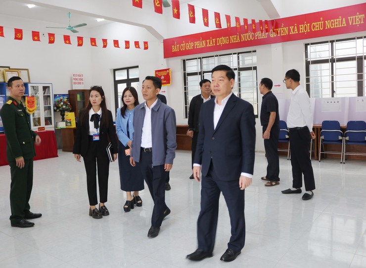 Đồng chí Bí thư Đảng uỷ Nguyễn Trường Sơn kiểm tra công tác chuẩn bị bầu cử tại các khu vực bỏ phiếu- Ảnh 7.